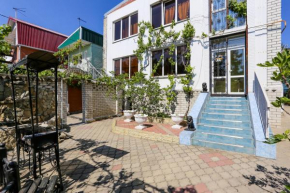 Guest house on Lunacharskogo 164